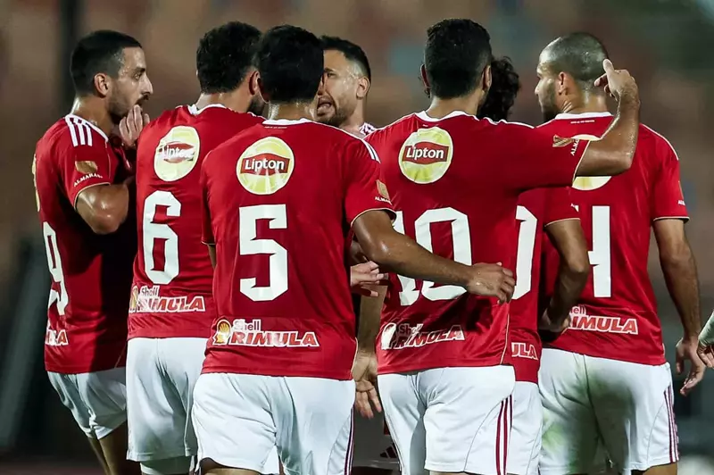حل استثنائي بعد استبعاد أفشة وإمام.. كيف يواجه الأهلي أزمة "صانع اللعب" ضد الزمالك؟